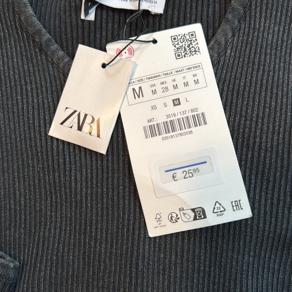 Zara ribbed cold shoulder cut out shirt - Picture 5 of 5